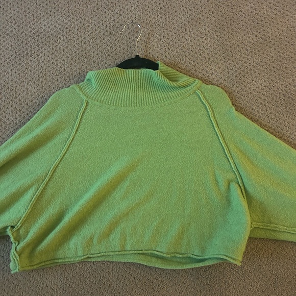 Cropped Urban Outfitters Turtleneck Sweater Size M - Picture 2 of 7